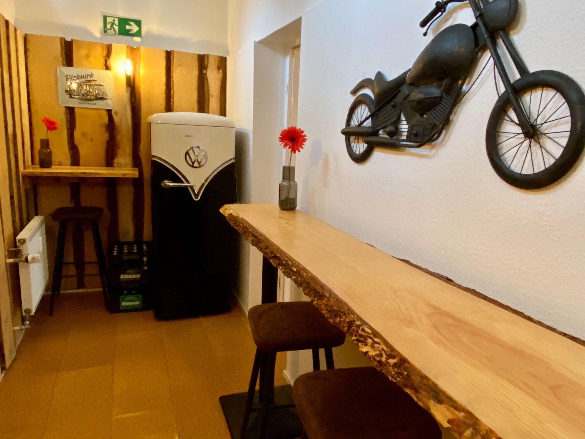 Gemeinschaftsraum mit Küche und Kühlschrank