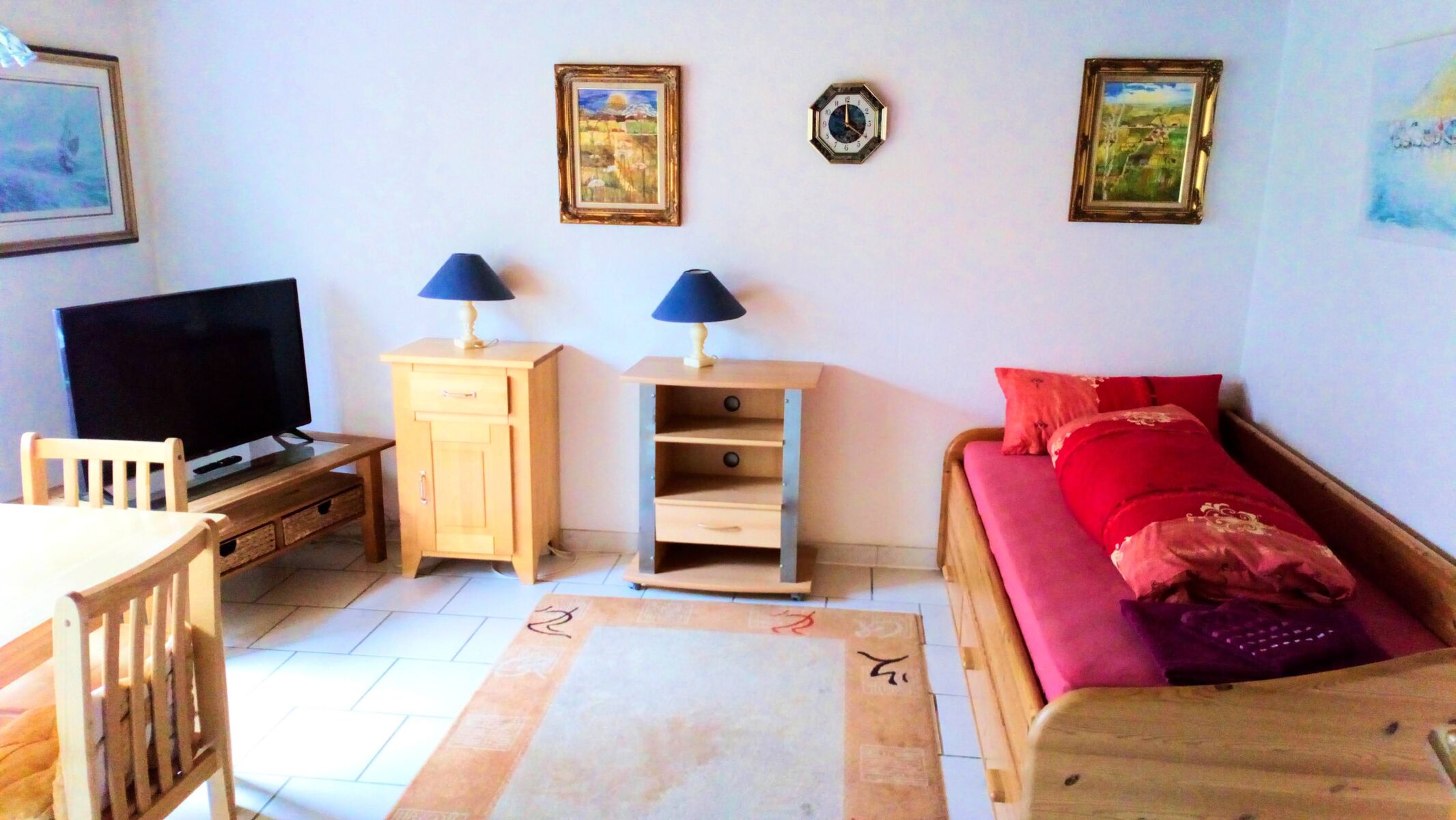 2tes Wohnzimmer im UG mit potenzielles 6tes Schlafzimmer mit Einzelbett