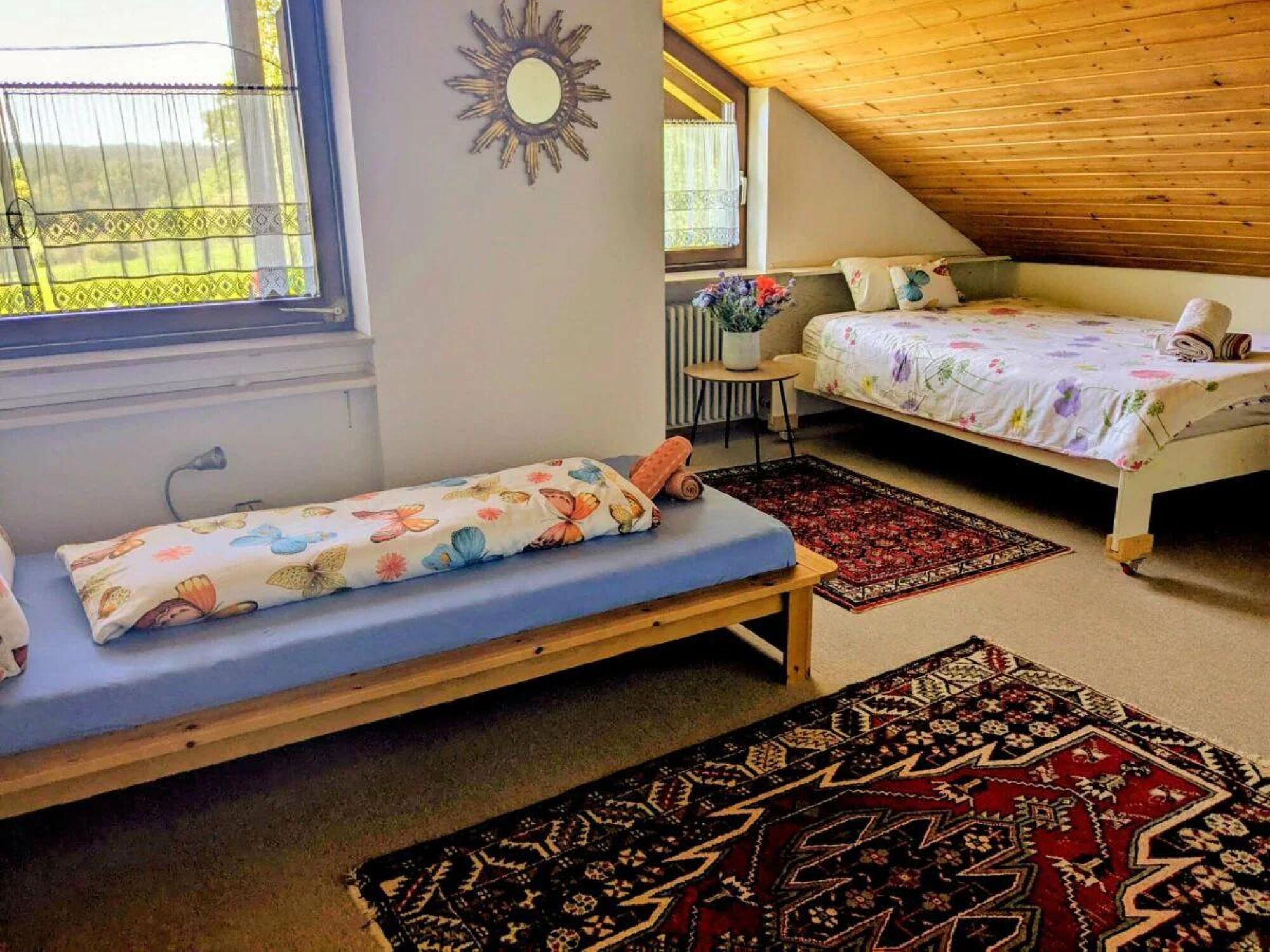 Schlafzimmer im Haus gegenüber 