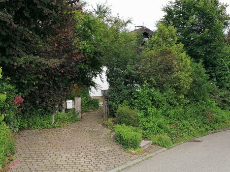 Parkmöglichkeit am Garteneingang 
