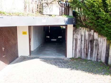 Parkmöglichkeiten in der Garage oder vor der Garage 