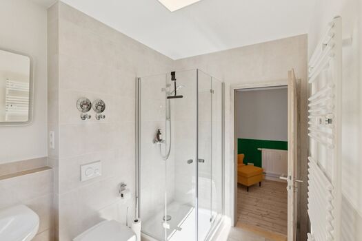 Dusche im Badezimmer