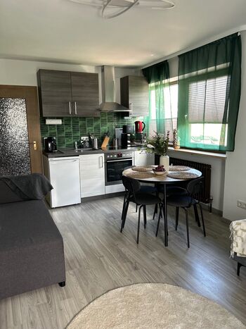Komfortable 2-Zimmer-Wohnung mit Terrasse und Parkplatz Bild 2