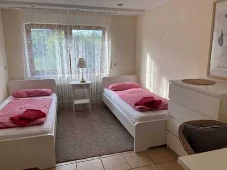 Schlafzimmer 1