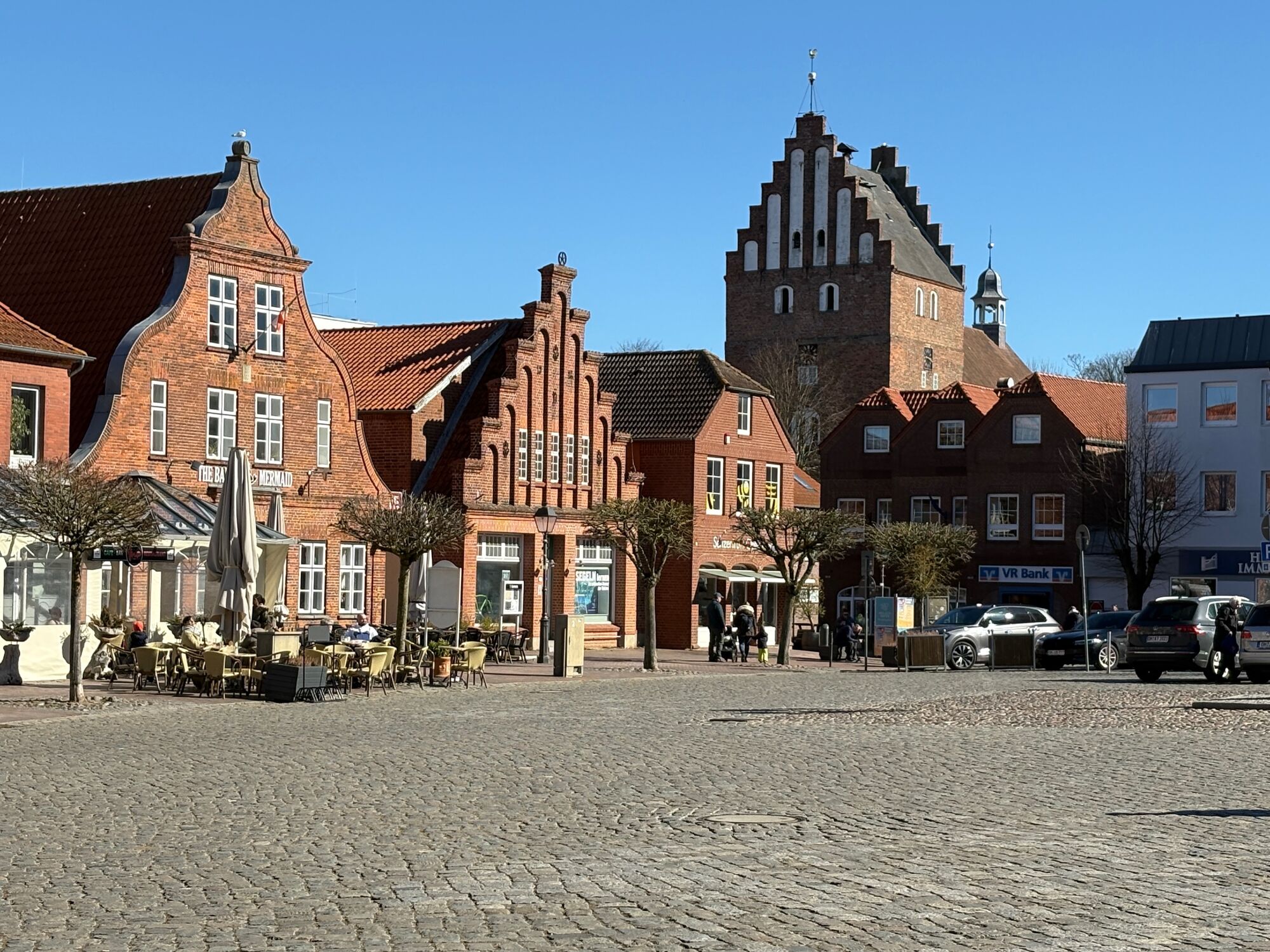 Marktplatz mit Kirche