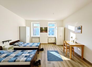 Schlafzimmer 1
