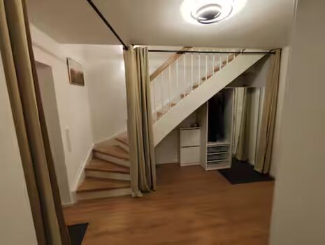 Flur mit Abstellmöglichkeiten und Garderobe