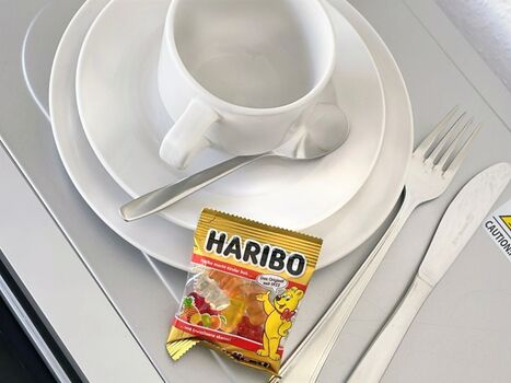 Geschirr ist in jedem Zimmer vorhanden