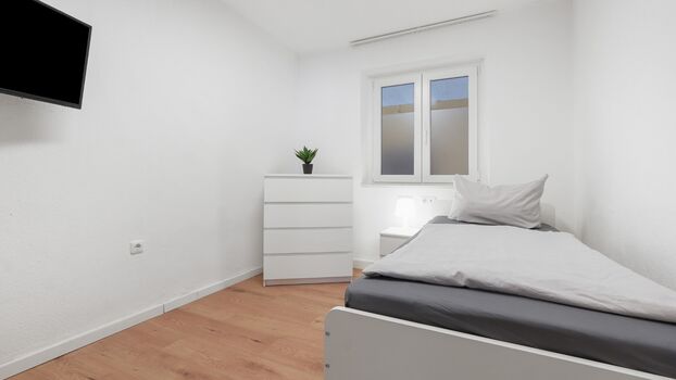 EG: Schlafzimmer 8