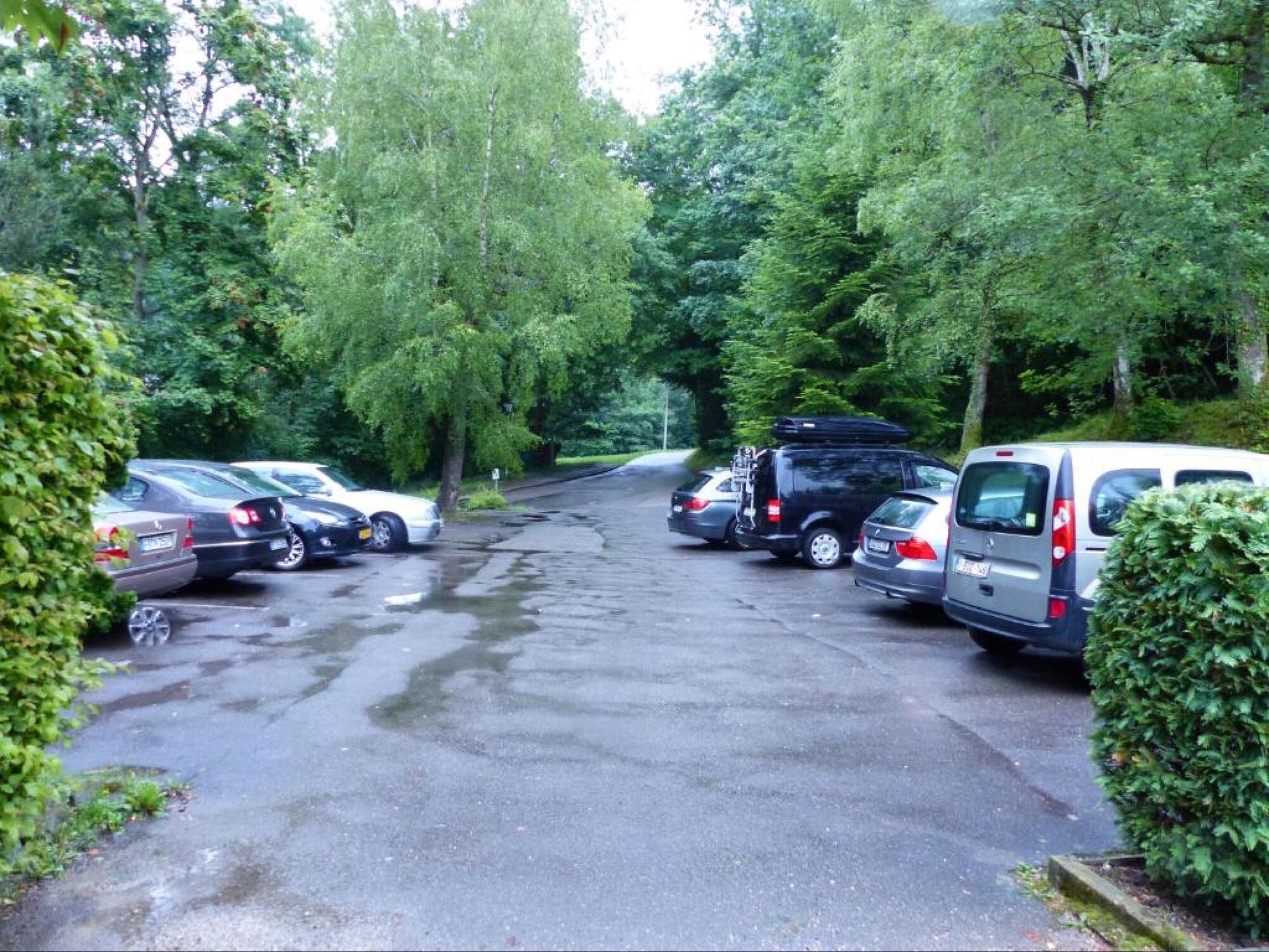 Parkplatz vor Haus