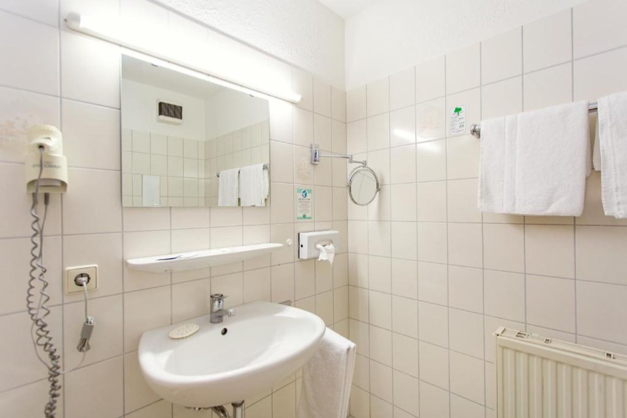 Bad Doppelzimmer