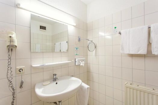 Bad Doppelzimmer