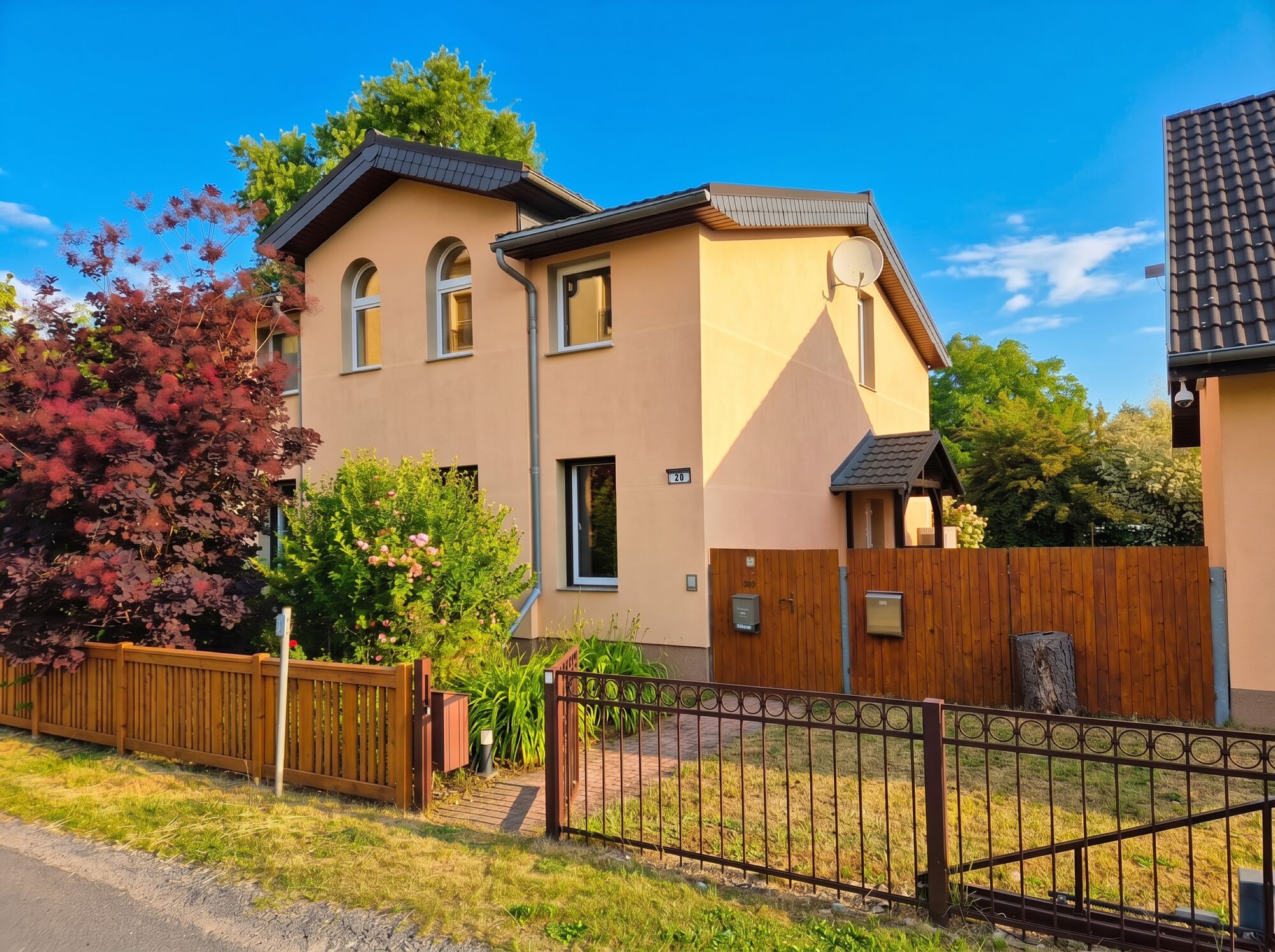 Unsere Unterkunft in der Augustastraße in Oranienburg bietet Platz für Monteure, Handwerker, Geschäftsreisende und Urlauber. Alle Zimmer sind modern eingerichtet und sofort bezugsfertig.