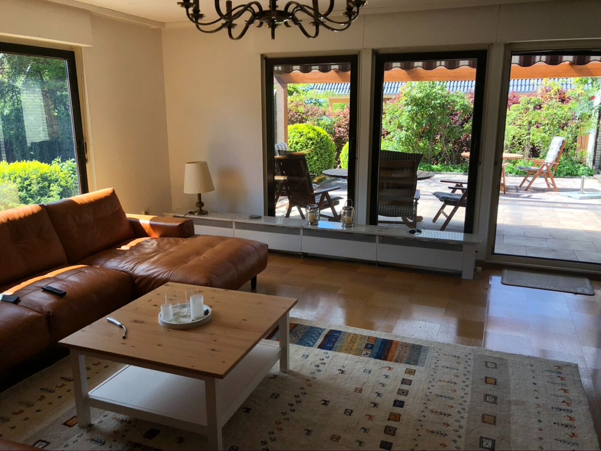 Wohnzimmer und Terrasse