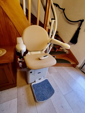 Urlaub ohne Hindernisse: Treppenlift in unserer zentralen Trierer Unterkunft.