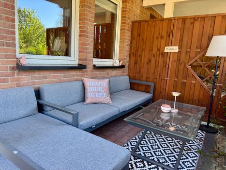 Mit überdachter Lounge