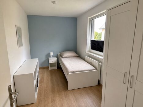 FL24 / TOMASZ-LIVING in LECK - Einzelbetten + TV Bild 2