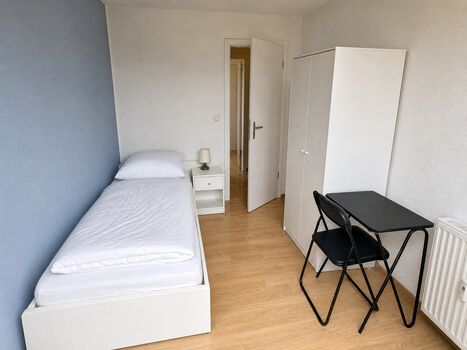 FL24 / TOMASZ-LIVING in LECK - Einzelbetten + TV Bild 1