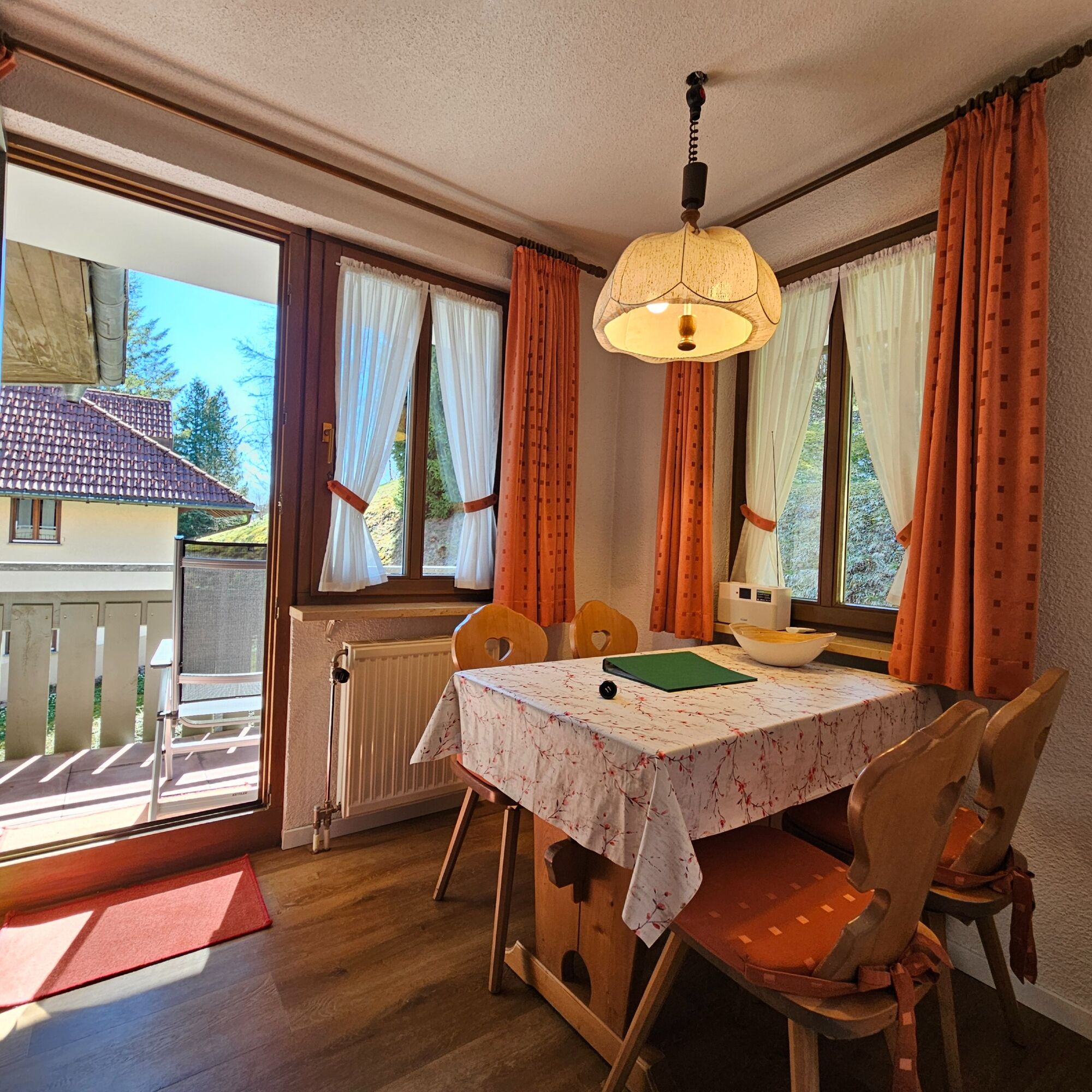 Essbereich mit Balkon