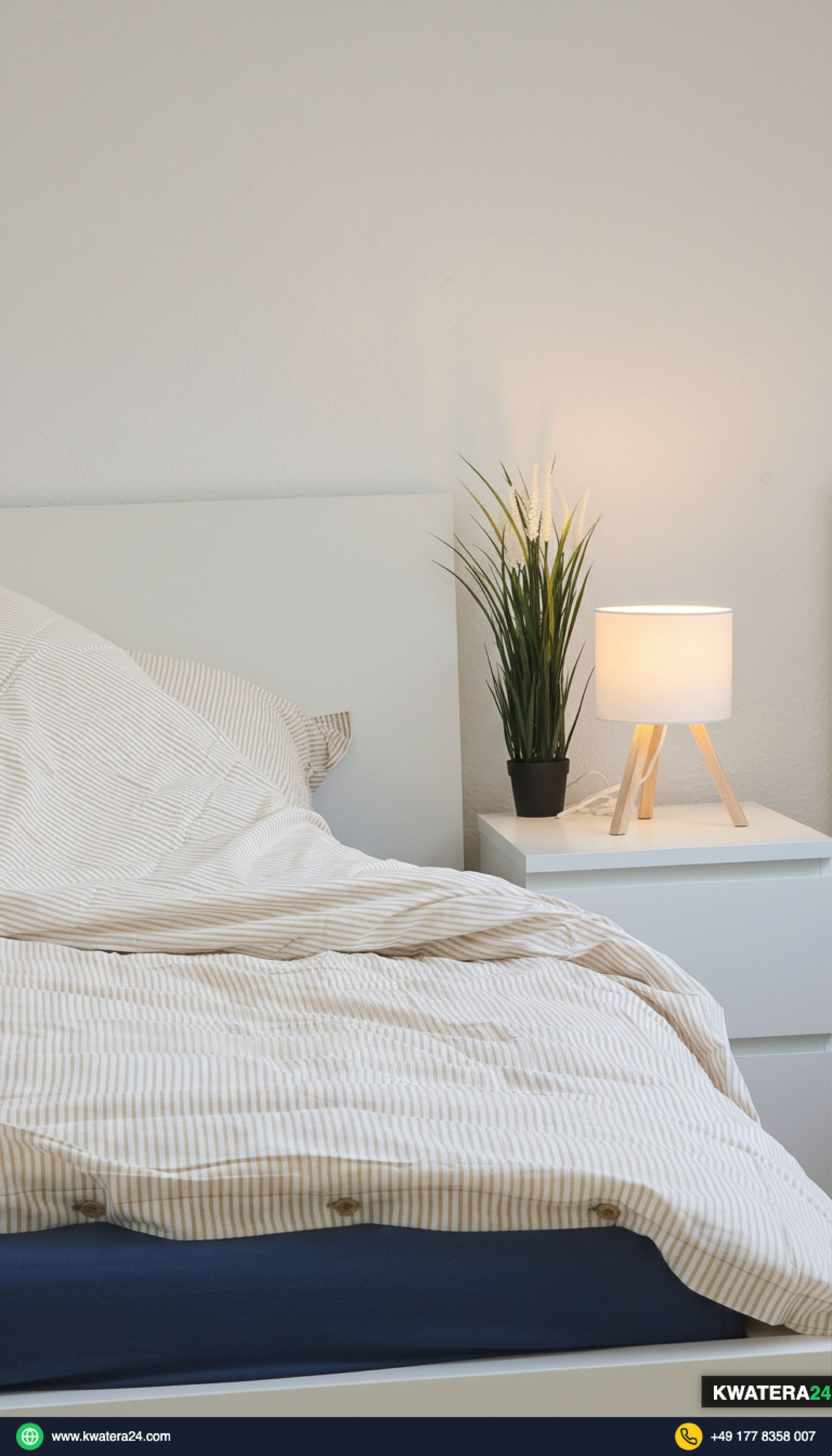 Nachttisch und Lampe