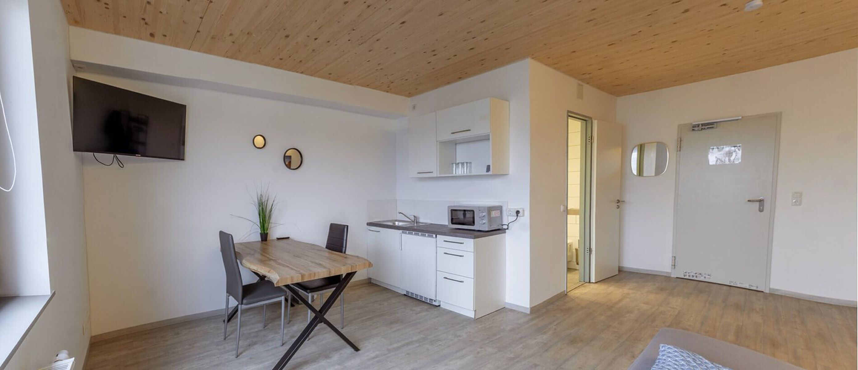 Apartment mit Essplatz und TV