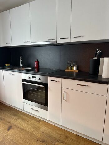 Voll ausgestattete Küche