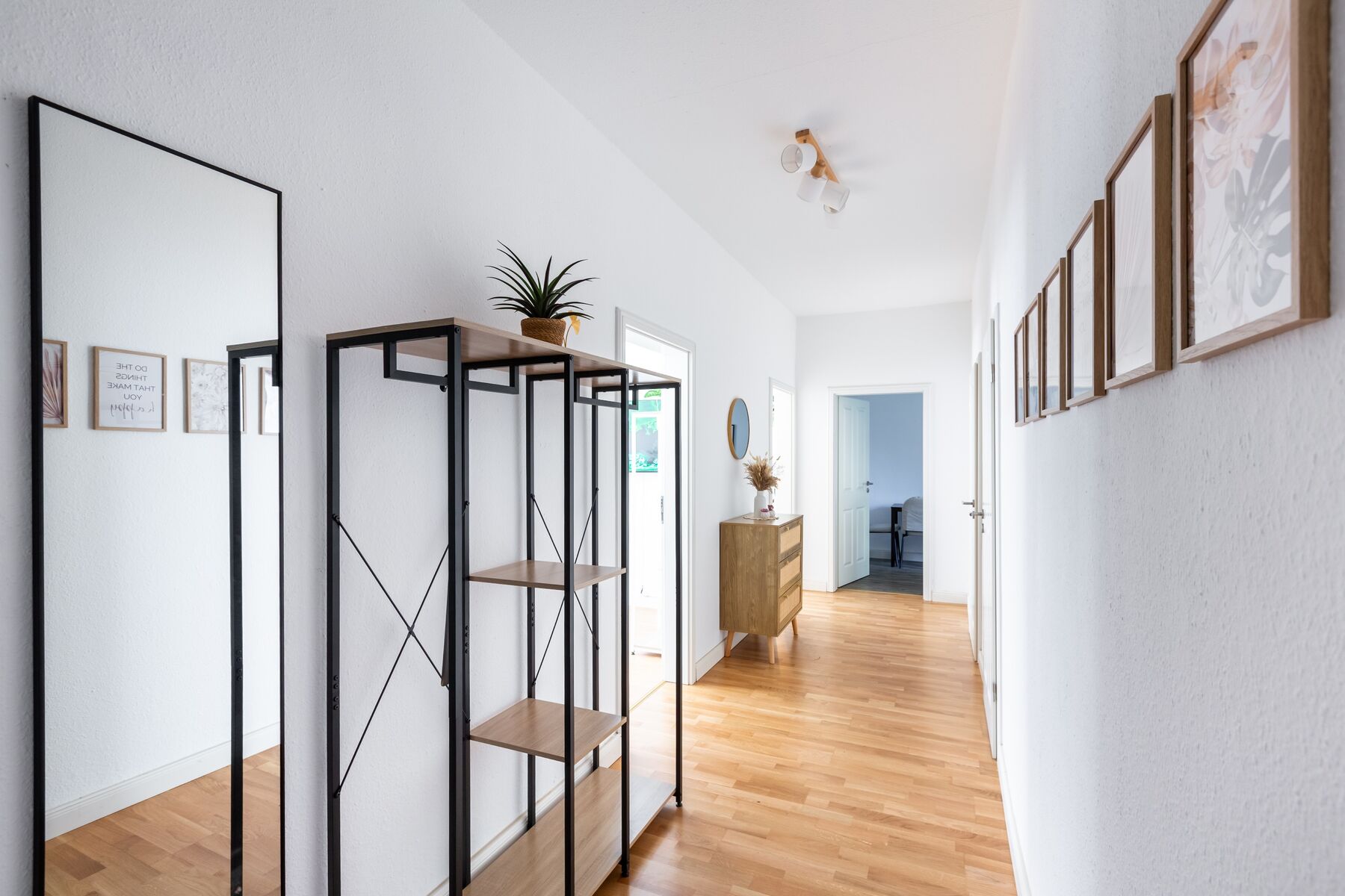 Freundliche Atmosphäre und hochwertige Möbel für Ihr Wohlbefinden.