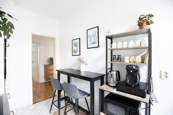 Moderne Küche mit allem, was Sie für die tägliche Selbstversorgung brauchen.