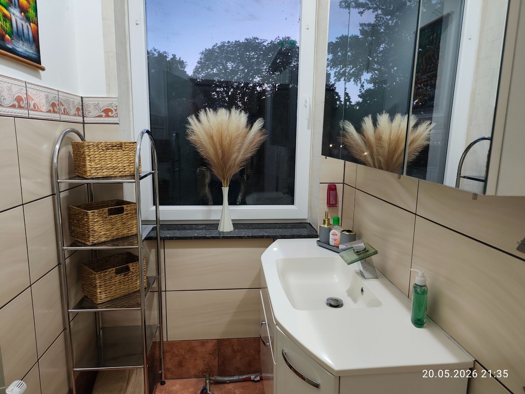 Badezimmer- 2. Waschbecken 