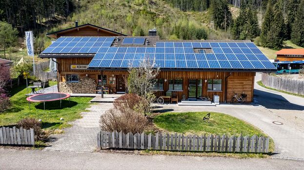 Haus Außenaufnahme, rechter Bereich ist Ferienwohnung