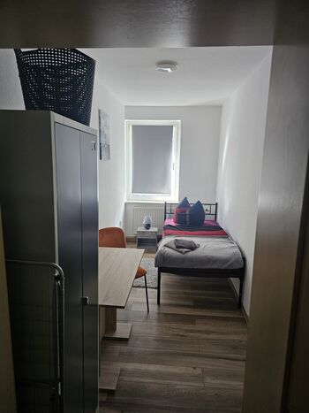 Schlafzimmer 1