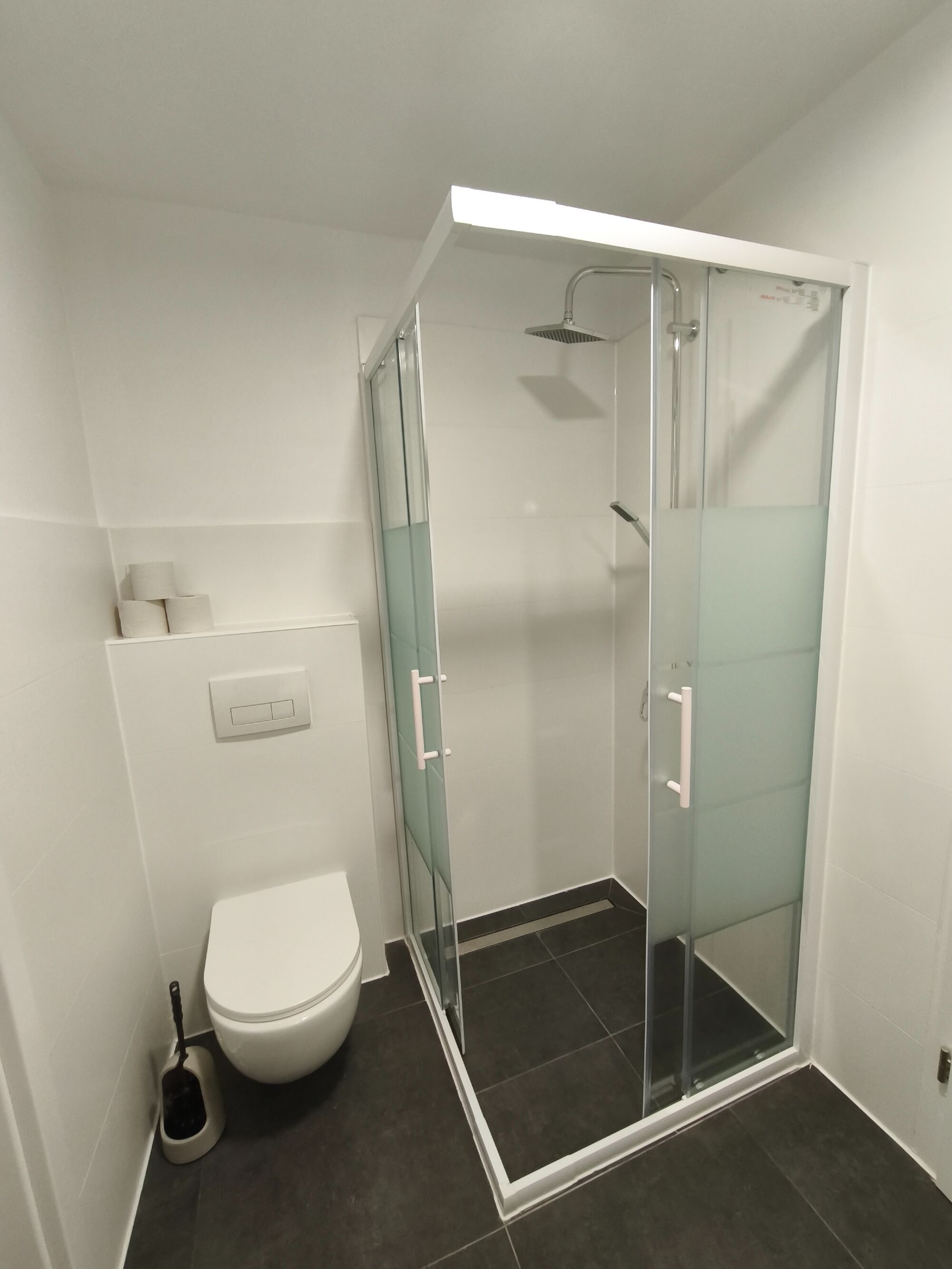 OG - 2. Badezimmer mit Dusche und WC