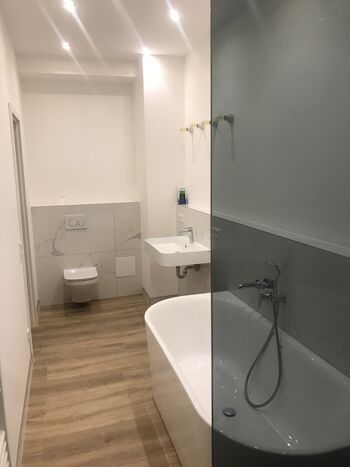 Apartment (R)