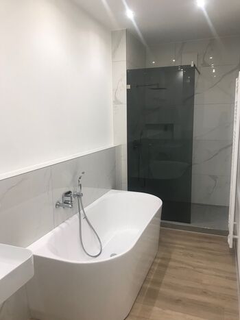 Apartment (R)