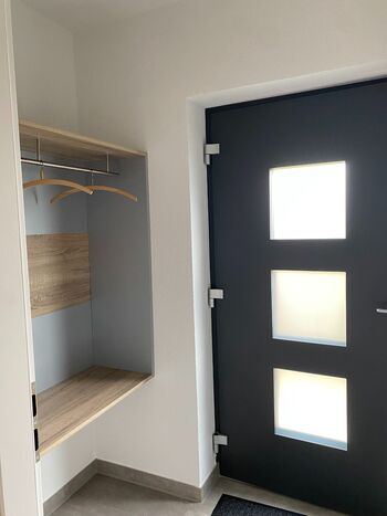 Helle FeWo in Einfamilien-Neubau mit E-Auto-Lademöglichkeit Bild 2