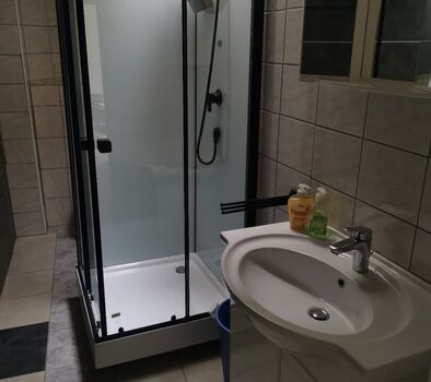 Dusche mit Toilette