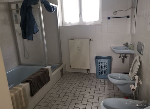 Bad mit Dusche 