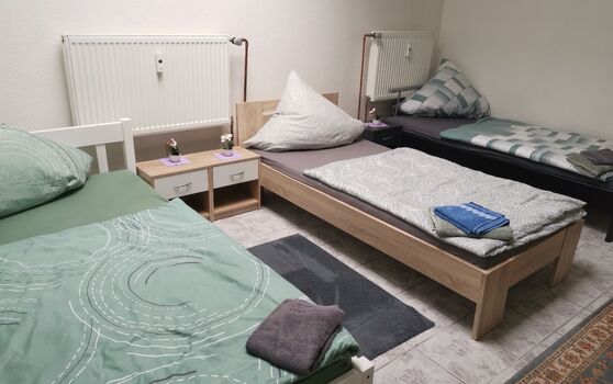 Drei Bett Zimmer