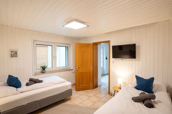 Schlafzimmer 1