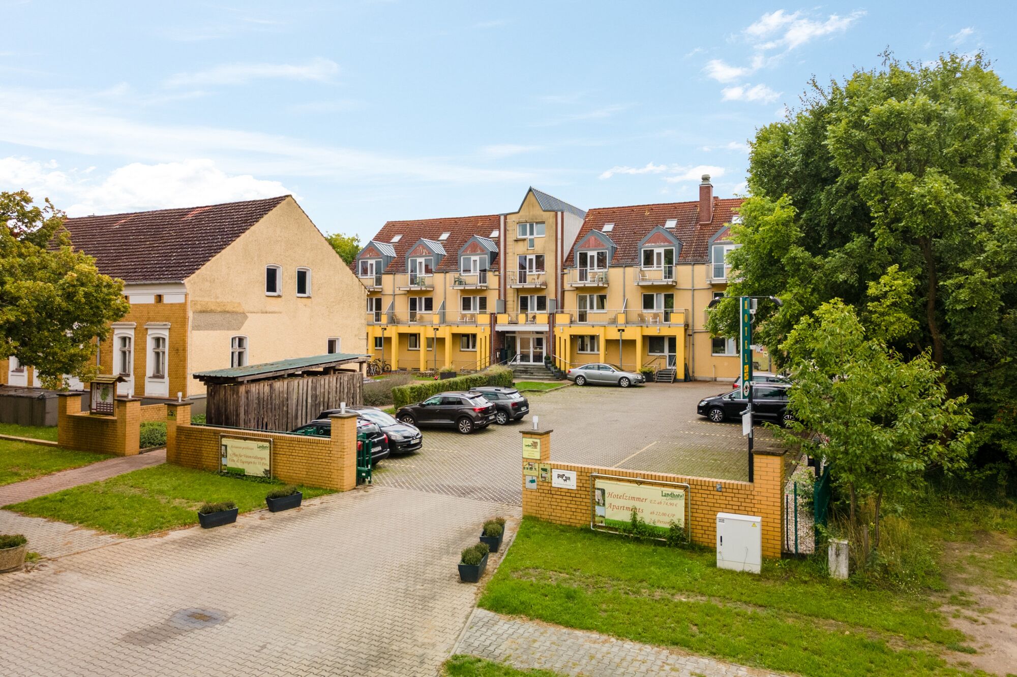 Zufahrt zum Landhotel Löwenbruch