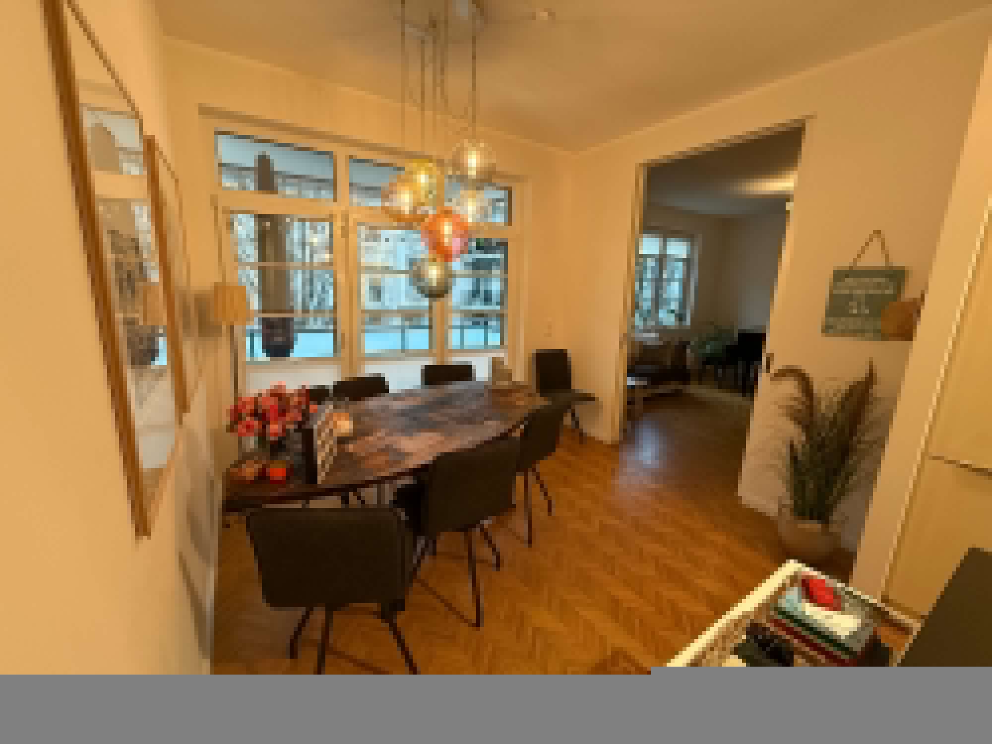 Essbereich mit Blick zum Süd-Balkon und Wohnzimmer