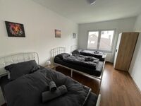 Schlafzimmer 1