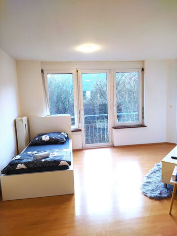 Helle und ruhige 2-Zimmer-Wohnung mit Loggia in Plochingen Foto 4