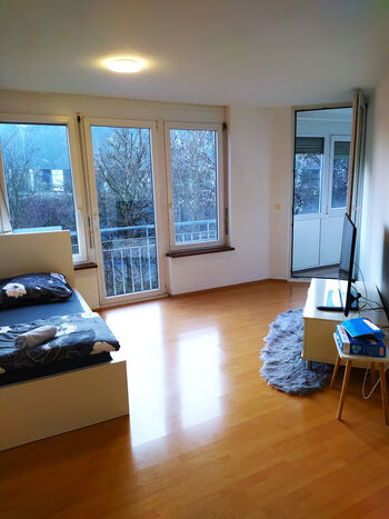 Helle und ruhige 2-Zimmer-Wohnung mit Loggia in Plochingen Foto 3