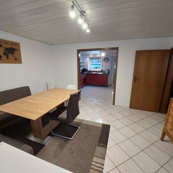 Esszimmer mit Blick zur Küche