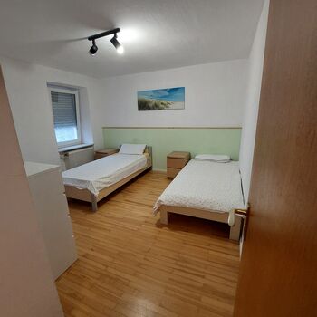 Schlafzimmer mit 2 Einzelbetten im OG