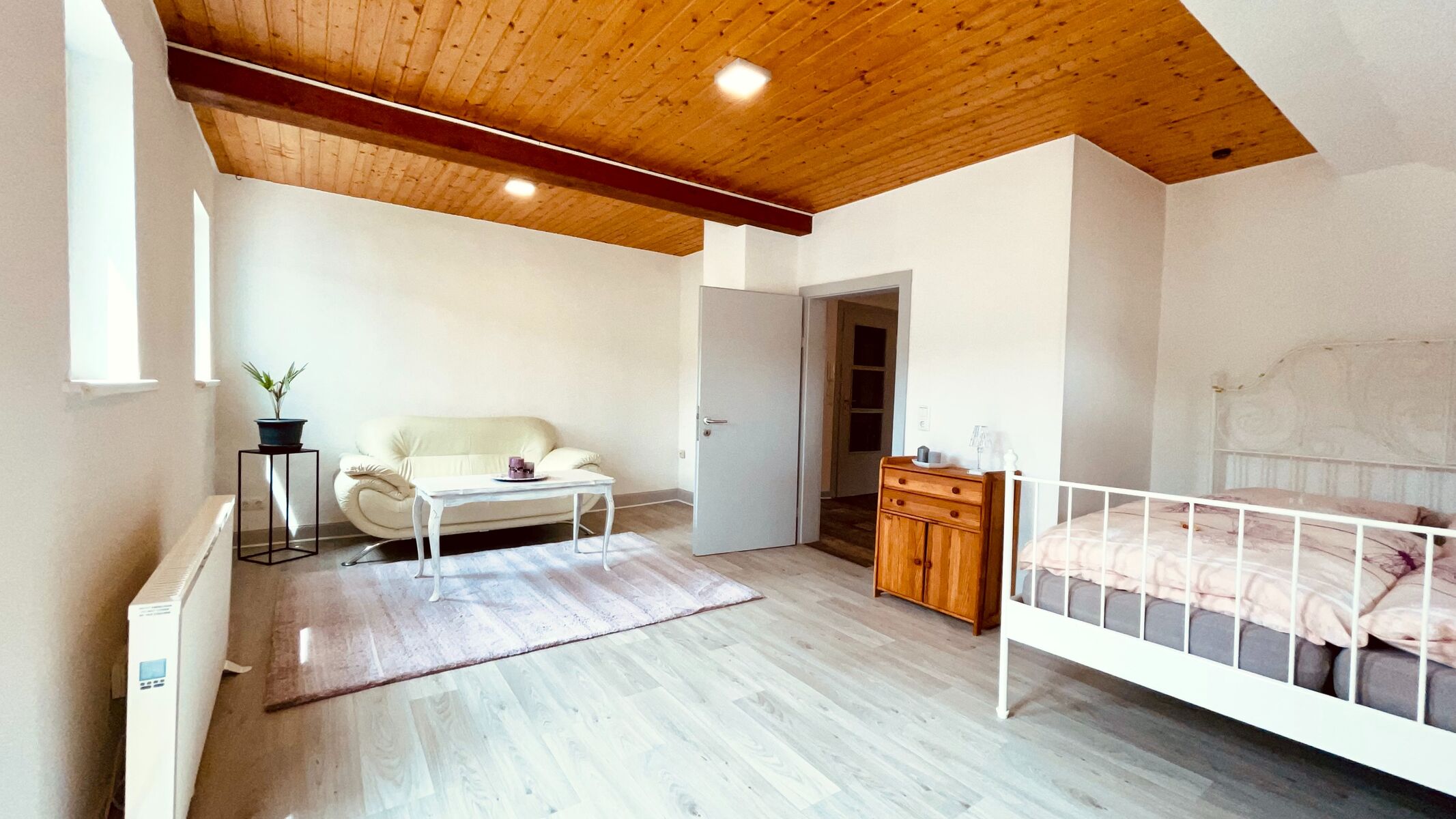 Schlafzimmer 1