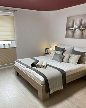 Ferienwohnung mit Pool, Wellness & E-Scootern (7 Pers.) Bild 1