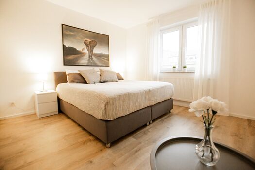 Moderne Whg. mit Balkon, Parkplatz, E-Ladest. Nähe Köln/Bonn Bild 1