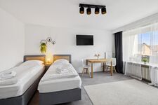 OARA - Multiple Apartments (1-13 Guests) - WIFI - TV - free Parking Bild 2